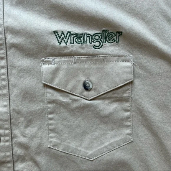 Wrangler Vintage Tan & Green Full Sleeve Button Down Top With Branded Sleeve - Picture 8 of 13
